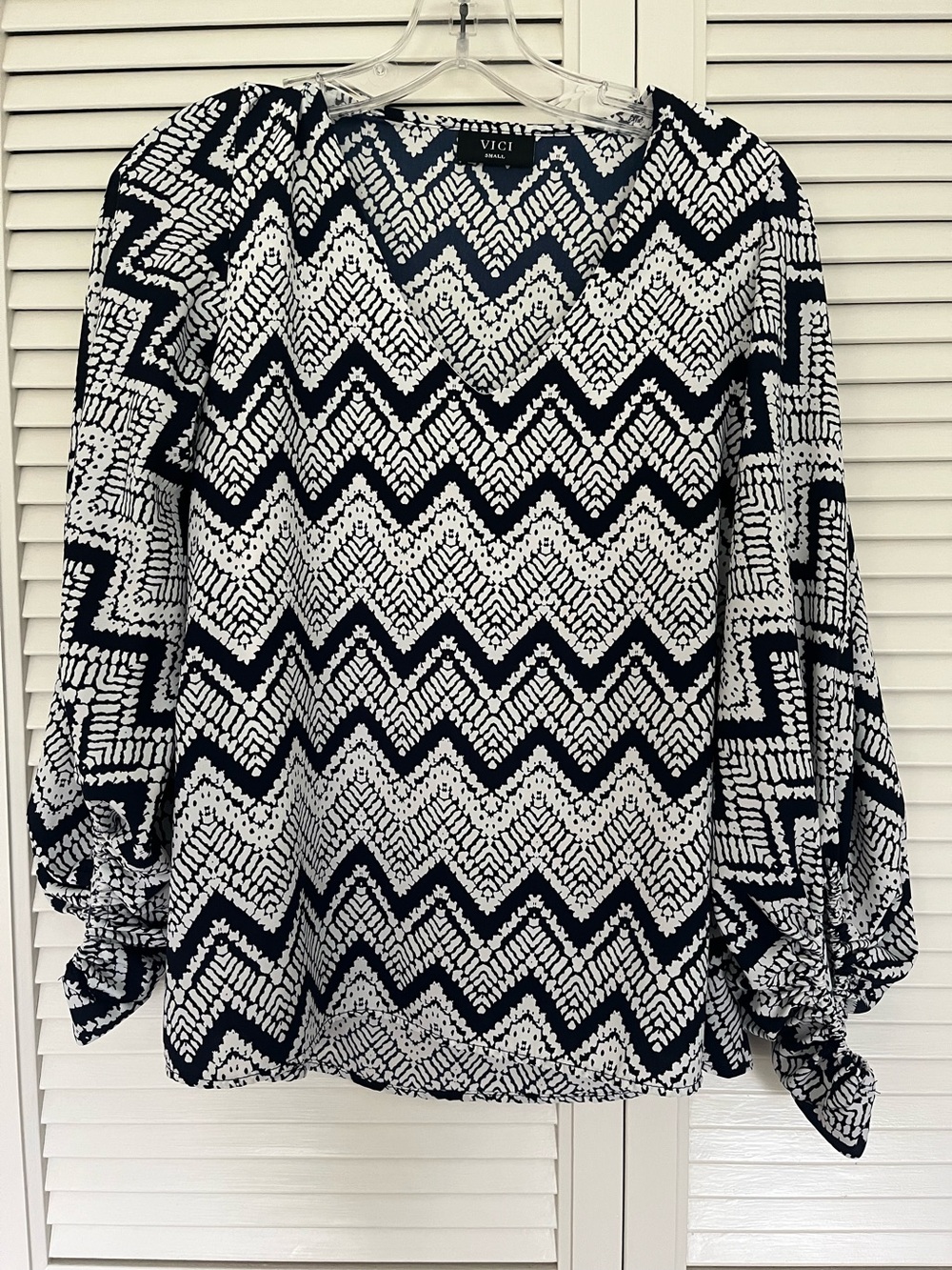 Vici blouse size small